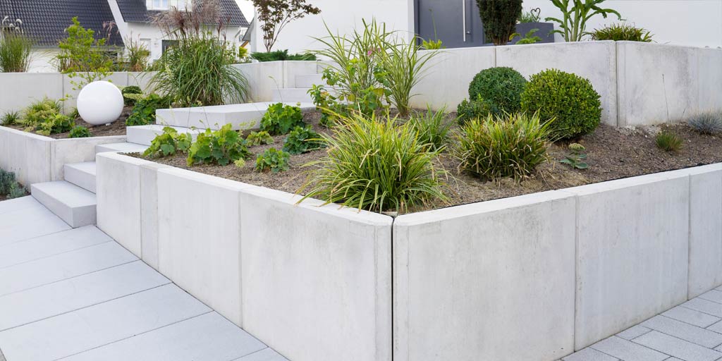 Poured Concrete Wall: Inexpensive Cheap Retaining Wall Ideas