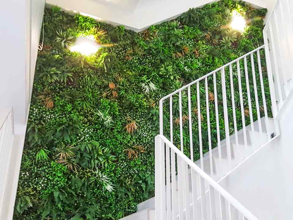 Vertical grass wall decoration ideas for stairs